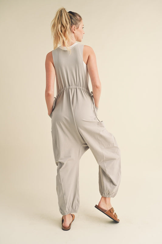 These jumpsuits from @OEAK Apparel are so comfortable and hug my curve